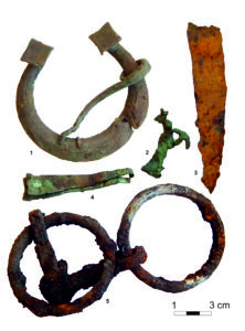 Penannular brooch, belt fittings, battle knife and bits from finds from Lööne. Photo: Marika Mägi