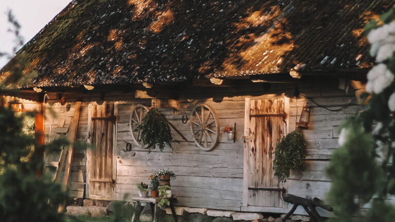 Visit Saaremaa - 100 years old barn - photo