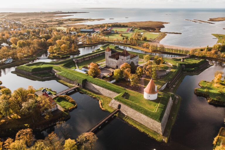 Visit Saaremaa - Kuressaare piiskopilinnus - droonifoto