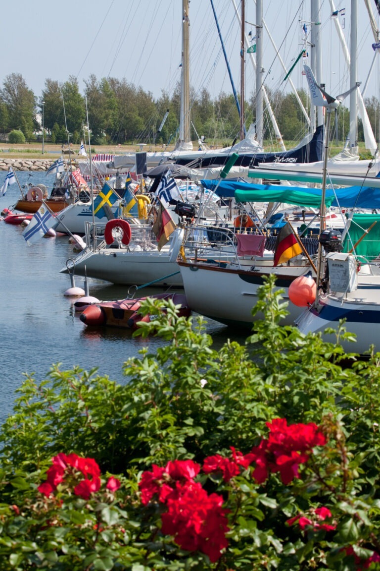 Visit Saaremaa - Kuressaare jahisadam suvel - foto