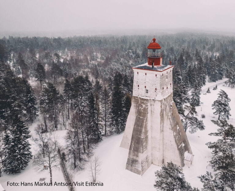 Visit Saaremaa - Kõpu tuletorn talvel Hiiumaal - arhitektuurifoto